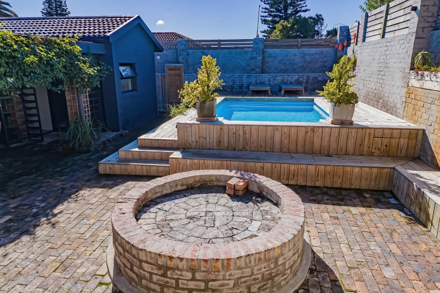 6 Bedroom Property for Sale in Seaside Longships Western Cape